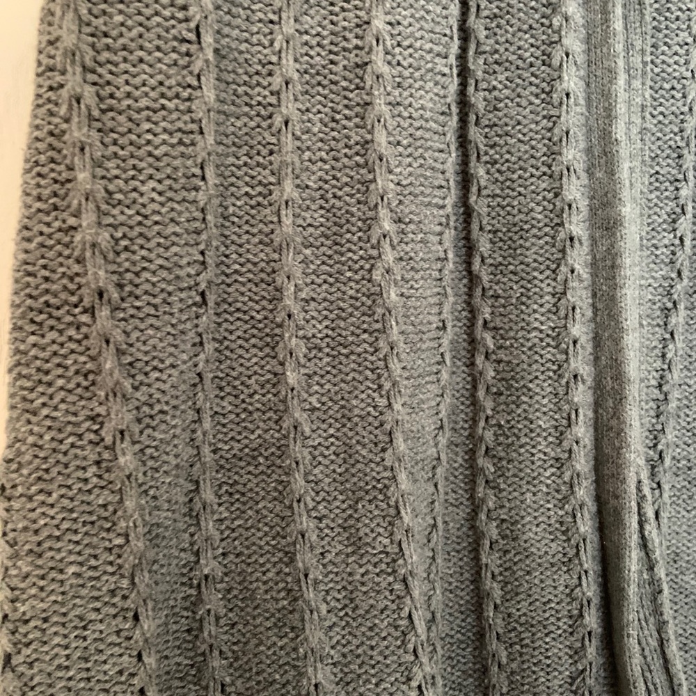grey sweater - Picture 4 of 4